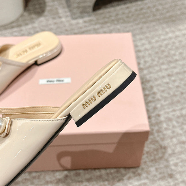 FLAT MULE IN BISQUE BEIGE MIX BLACK PATENT CALFSKIN