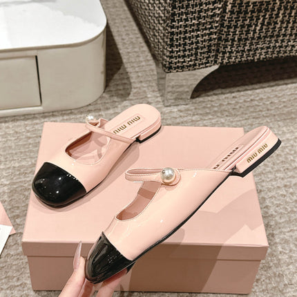 FLAT MULE IN BABY PINK MIX BLACK PATENT CALFSKIN