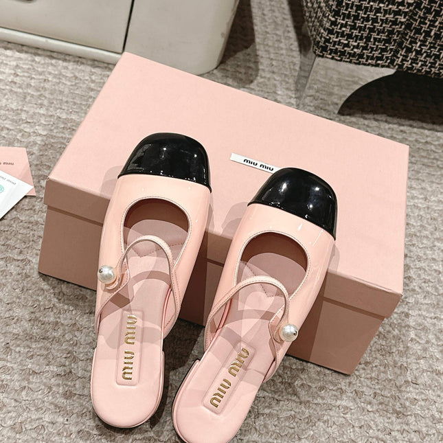 FLAT MULE IN BABY PINK MIX BLACK PATENT CALFSKIN
