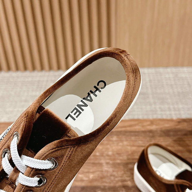 CONVERSE SNEAKER IN PENNY BROWN VELVET