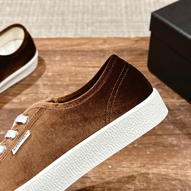CONVERSE SNEAKER IN PENNY BROWN VELVET