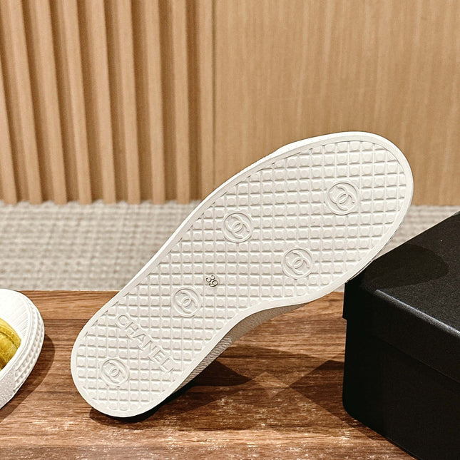 CONVERSE SNEAKER IN DIJON YELLOW VELVET