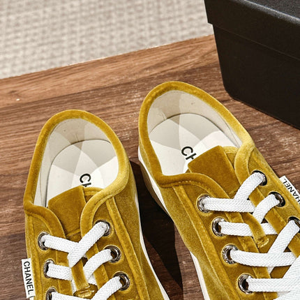 CONVERSE SNEAKER IN DIJON YELLOW VELVET