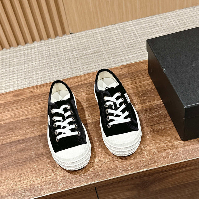 CONVERSE SNEAKER IN BLACK VELVET