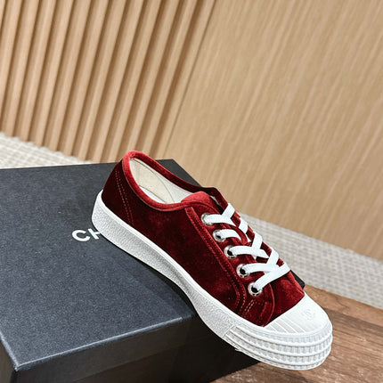 CONVERSE SNEAKER IN LIPSTICK RED VELVET
