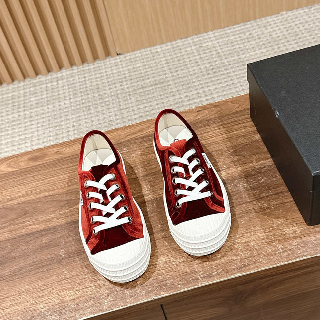 CONVERSE SNEAKER IN LIPSTICK RED VELVET