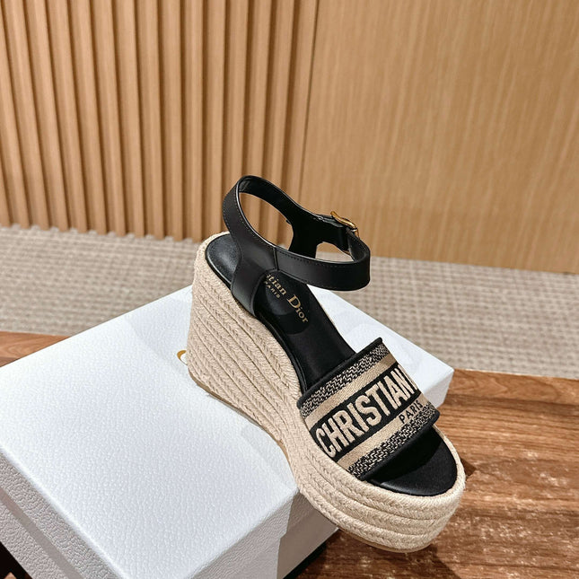DWAY WEDGE SANDAL IN BLACK EMBROIDERED COTTON RAFFIA SOLE