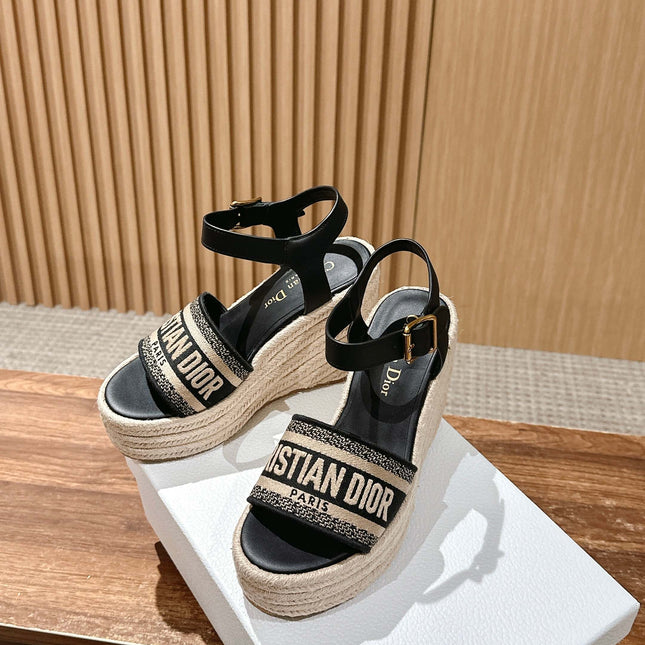 DWAY WEDGE SANDAL IN BLACK EMBROIDERED COTTON RAFFIA SOLE