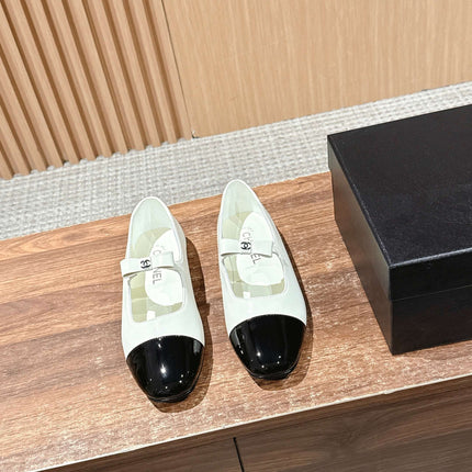 CHANEL 25S BALLET MARY JANES BLACK AND IVORY IN CALFSKIN