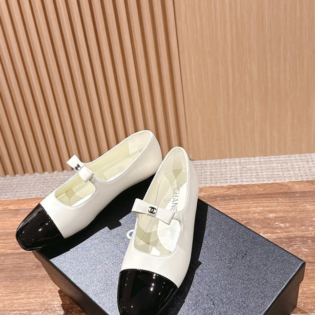 CHANEL 25S BALLET MARY JANES BLACK AND IVORY IN CALFSKIN