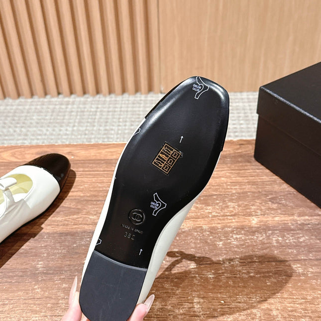 CHANEL 25S BALLET MARY JANES BLACK AND IVORY IN CALFSKIN