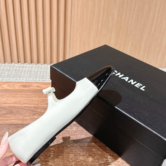CHANEL 25S BALLET MARY JANES BLACK AND IVORY IN CALFSKIN
