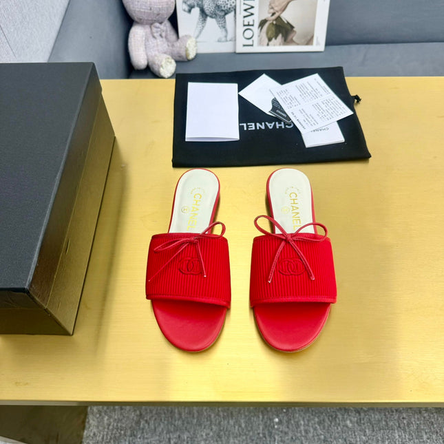 BOW SLIPPERS IN CANDY RED LAMBSKIN