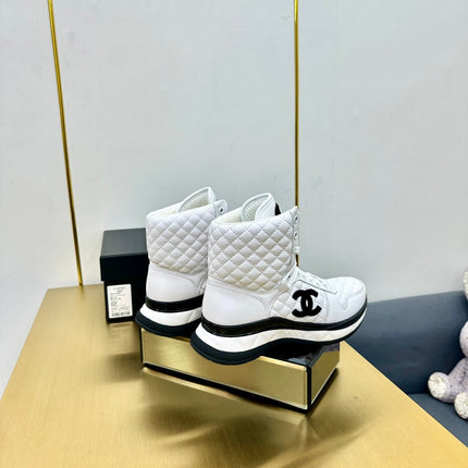 ATHLETIC SHOES IN WHITE CALFSKIN