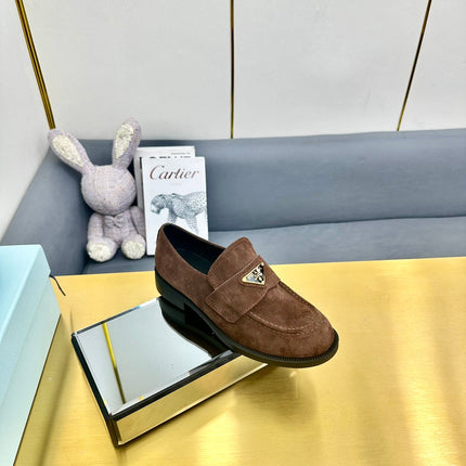 LOAFERS ATTACHED TRIANGLE LOGO IN WALNUT BROWN SUEDE