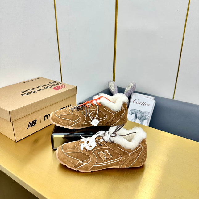 MIUXNB 530 SNEAKERS IN BROWN SUEDE SHEARLING