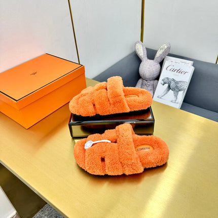 CHYPRE SANDAL IN SPANISH ORANGE SHEARLING