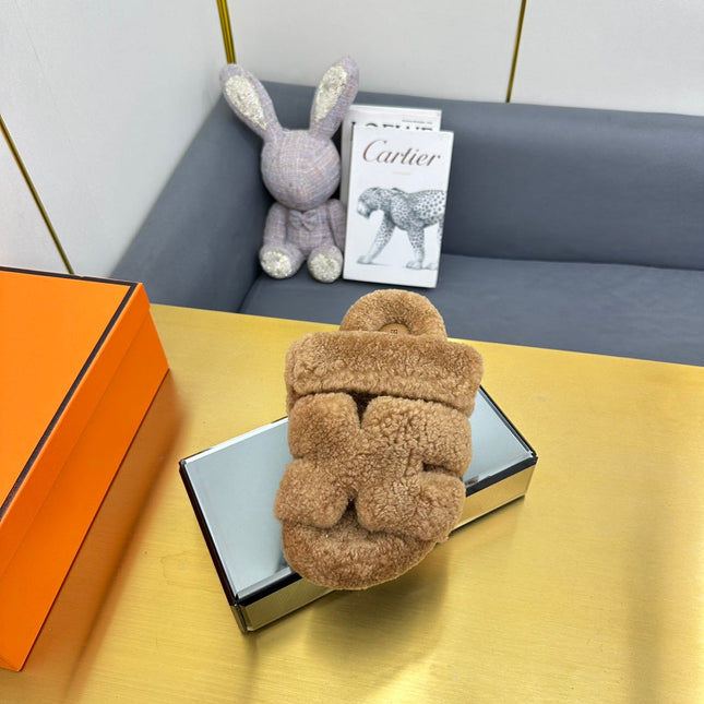 CHYPRE SANDAL IN PEANUT BROWN SHEARLING