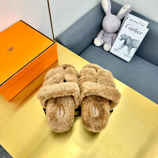 CHYPRE SANDAL IN PEANUT BROWN SHEARLING