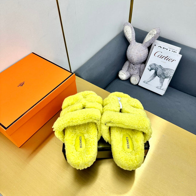 CHYPRE SANDAL IN SUNSHINE YELLOW SHEARLING
