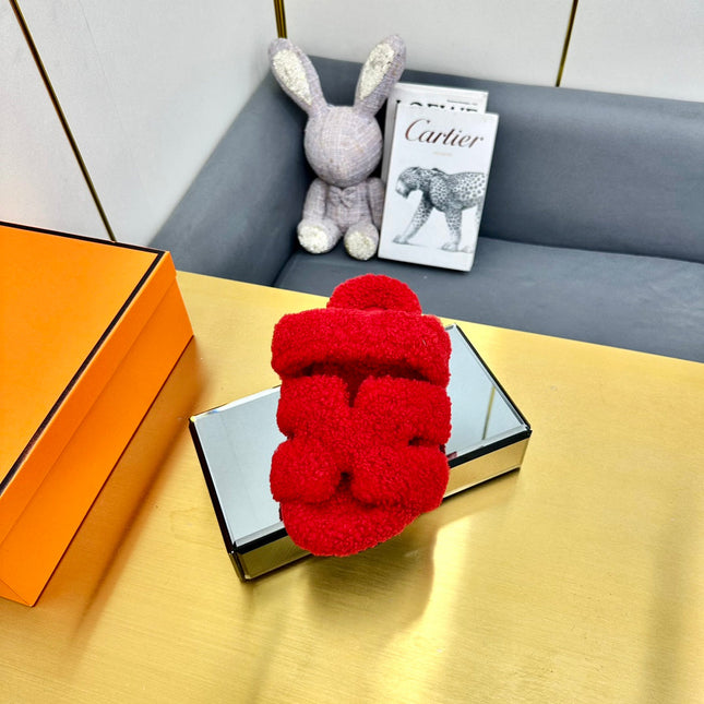 CHYPRE SANDAL IN CHERRY RED SHEARLING