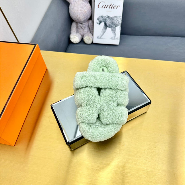 CHYPRE SANDAL IN PASTEL GREEN SHEARLING