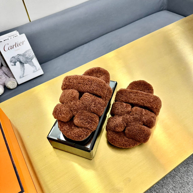 CHYPRE SANDAL IN UMBER BROWN SHEARLING