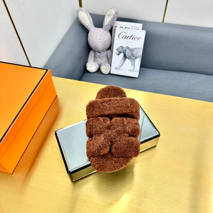 CHYPRE SANDAL IN UMBER BROWN SHEARLING