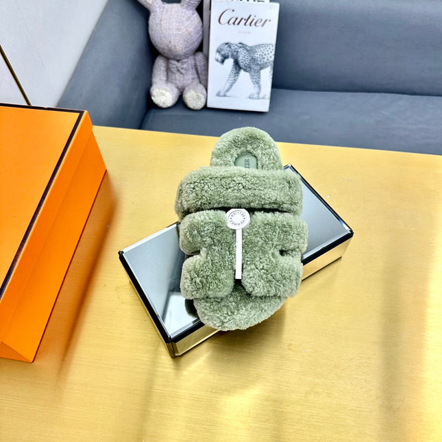 CHYPRE SANDAL IN JADE GREEN SHEARLING