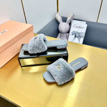 GRAY SLIPPERS LAMB FUR