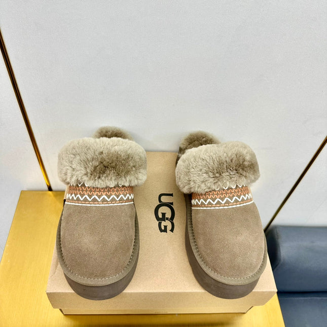 THICK-SOLED EMBROIDERED WARM FURRY CLOGS IN PEANUT BROWN SUEDE AND SHEARLING