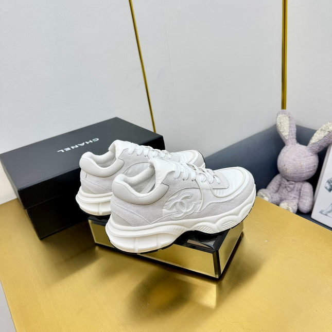 SNEAKER IN PALE GRAY SUEDE AND MESH