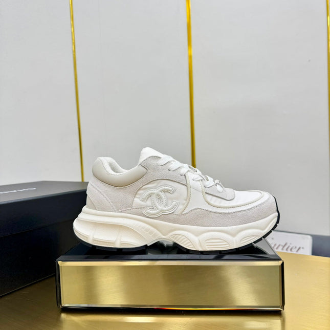 SNEAKER IN PALE GRAY SUEDE AND MESH