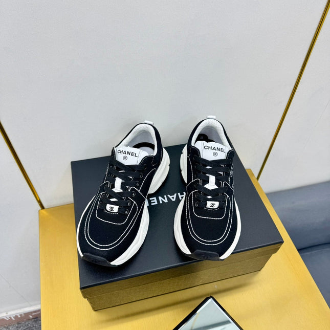 SNEAKER IN BLACK MIX WHITE BREATHABLE FABRIC