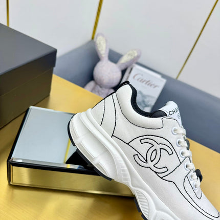 SNEAKER IN WHITE MIX BLACK BREATHABLE FABRIC