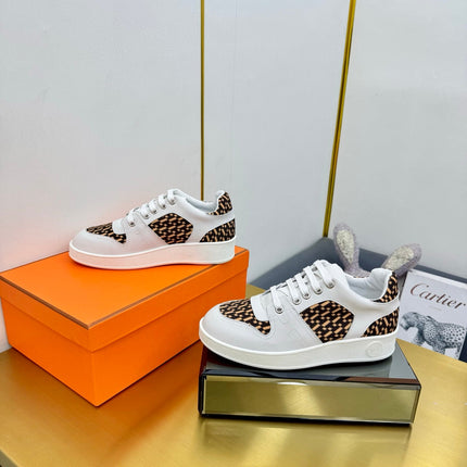 FREE SNEAKER IN WHITE CALFSKIN AND "H EN BIAIS" BROWN CANVAS