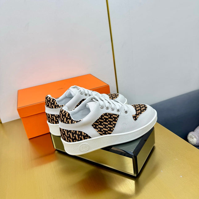 FREE SNEAKER IN WHITE CALFSKIN AND "H EN BIAIS" BROWN CANVAS