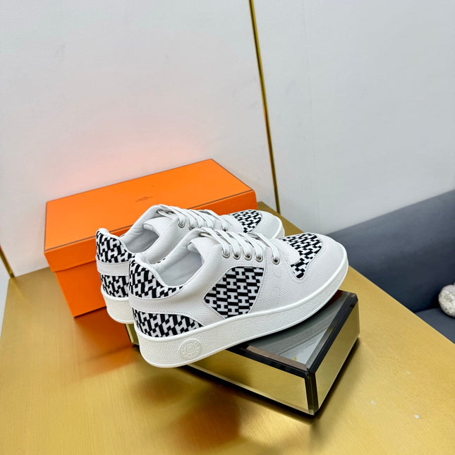 FREE SNEAKER IN WHITE CALFSKIN AND "H EN BIAIS" BLACK CANVAS