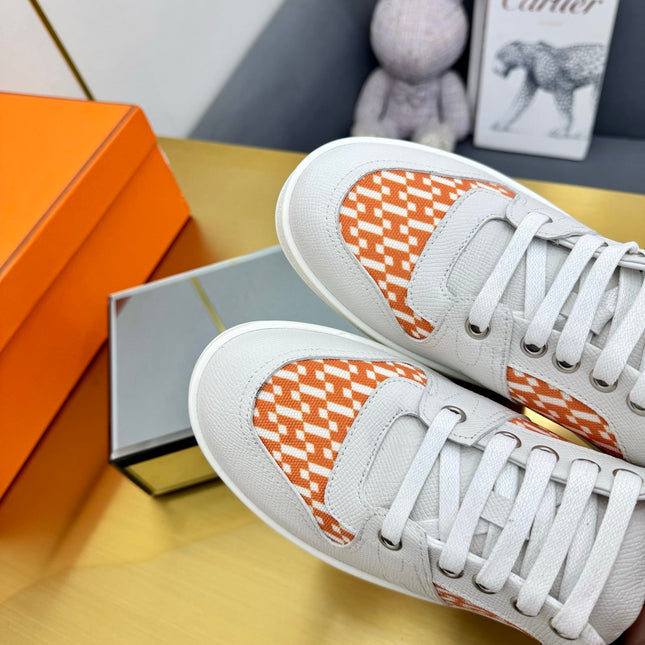FREE SNEAKER IN WHITE CALFSKIN AND "H EN BIAIS" ORANGE CANVAS