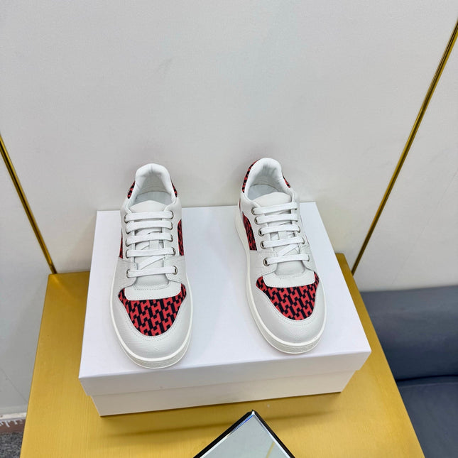 FREE SNEAKER IN WHITE CALFSKIN AND "H EN BIAIS" RED CANVAS.