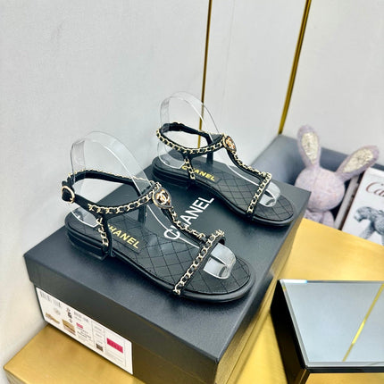 CC SANDAL 25S IN BLACK CALFSKIN WITH GOLD HARDWARE