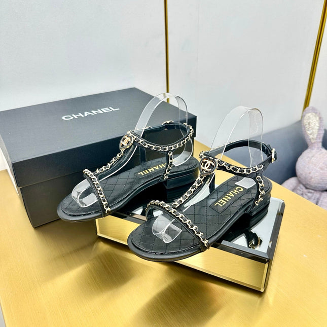 CC SANDAL 25S IN BLACK CALFSKIN WITH GOLD HARDWARE