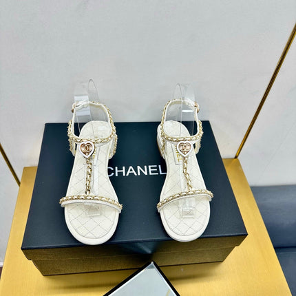 CC SANDAL 25S IN WHITE CALFSKIN WITH GOLD HARDWARE