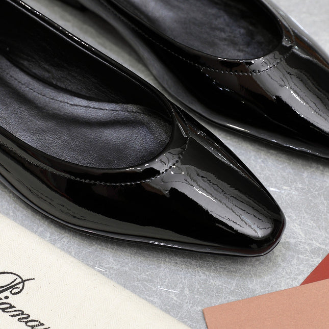 CLASSIC BALLET SHOES IN BLACK GLOSSY LEATHER