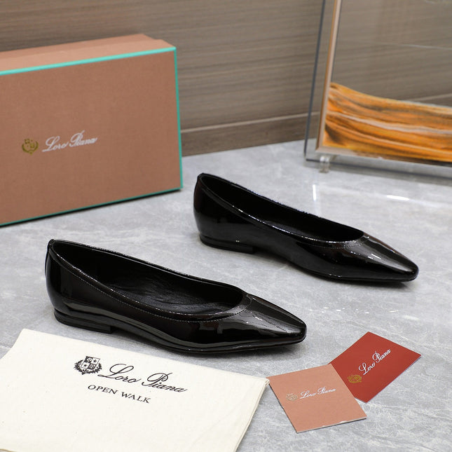 CLASSIC BALLET SHOES IN BLACK GLOSSY LEATHER