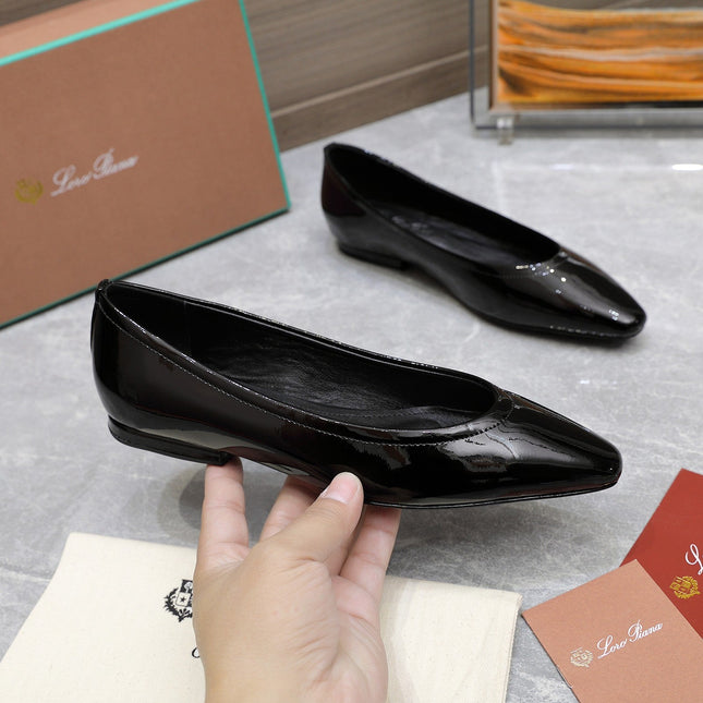 CLASSIC BALLET SHOES IN BLACK GLOSSY LEATHER