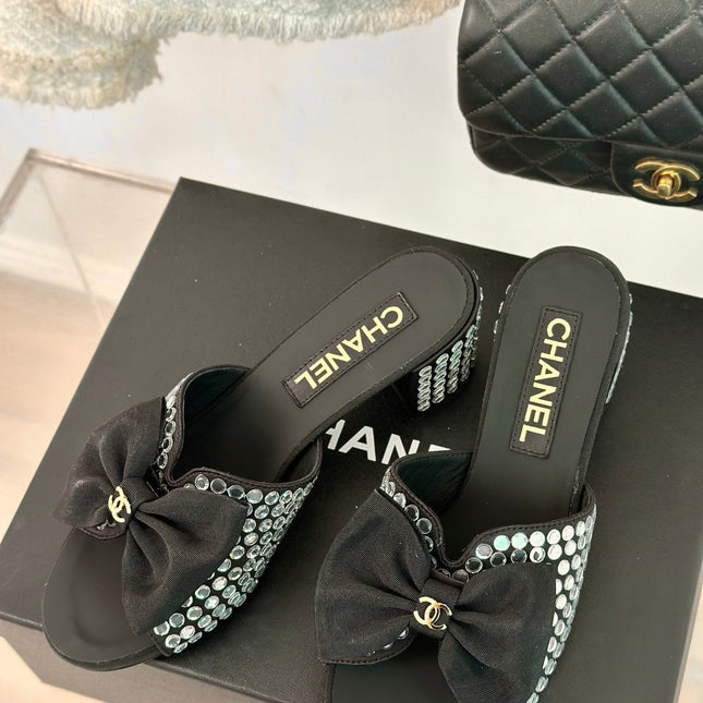 BLOCK HEEL MULE WITH WHITE RHINESTONES IN BLACK LAMBSKIN