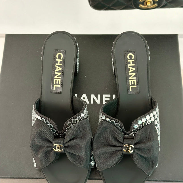 BLOCK HEEL MULE WITH WHITE RHINESTONES IN BLACK LAMBSKIN