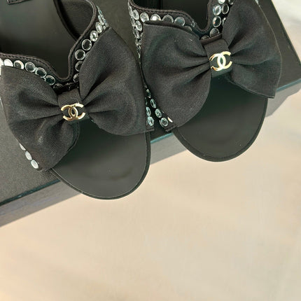 BLOCK HEEL MULE WITH WHITE RHINESTONES IN BLACK LAMBSKIN