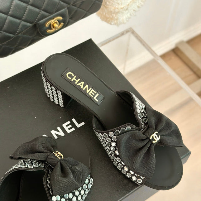 BLOCK HEEL MULE WITH WHITE RHINESTONES IN BLACK LAMBSKIN